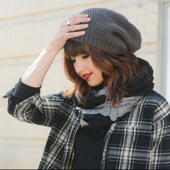 Bellazel Boutique Accessories - Gray Waffle Knit Slouch Beanie